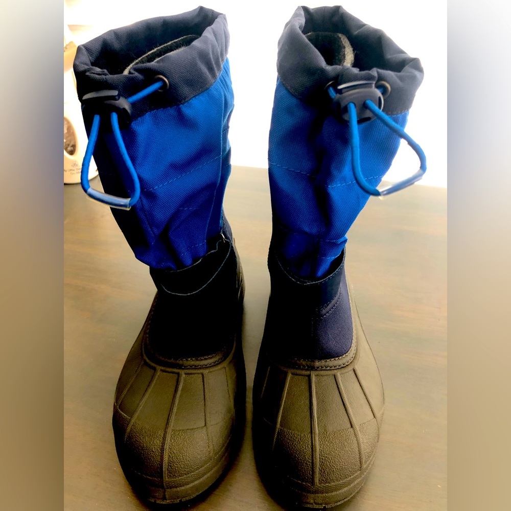 Columbia ski boot/ winter boot. Youth big kids Size 6. Excellent condition
